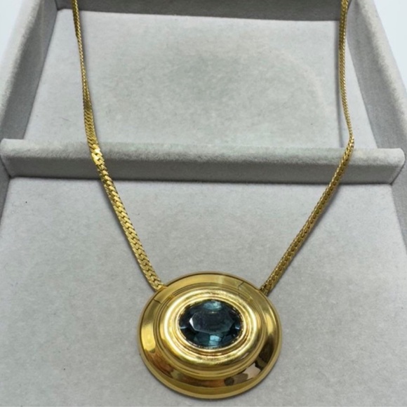 Givenchy Vintage Gold Necklace
$329 $450
Size: OS - Picture 1 of 12